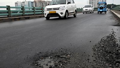 Potholes develop again on Kundannoor-Thevara bridge