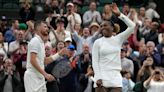 Venus Williams gana en dobles mixtos en Wimbledon