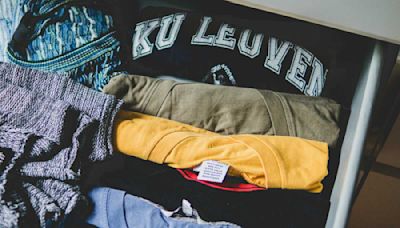 Votre linge sent le renfermé ? Voici l'astuce simple et étonnante pour éviter les mauvaises odeurs dans le placard