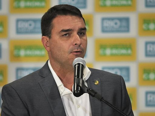 Abin espionou auditores da Receita Federal que apuravam possível 'rachadinha' de Flávio Bolsonaro, diz PF