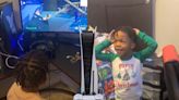 Niño recibe un PlayStation 5 en Navidad, pero la historia detrás del regalo te hará llorar