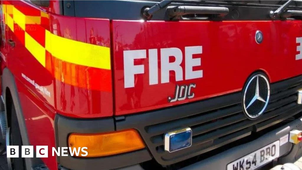 Multiple fire crews battle early morning Bude blaze