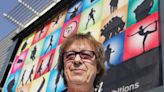 Bill Wyman: los 30 años de la primera gira de los Rolling Stones sin él y su casamiento con una mujer de 19 años