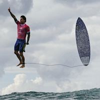 Who Is Gabriel Medina? Why the Surfer s Olympic Photo Is Going Viral