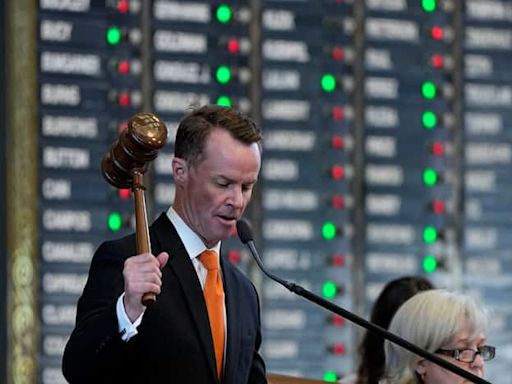 After bruising runoff, Dade Phelan pivots toward fight to remain Texas House speaker