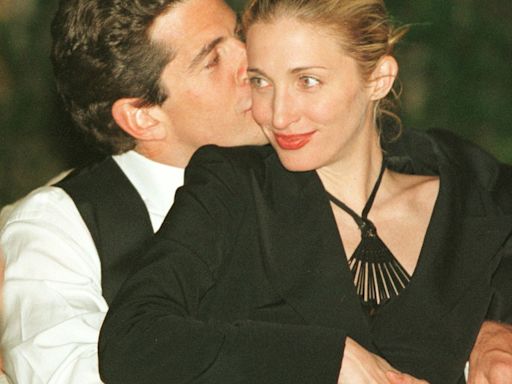 The Complicated Reality of John F. Kennedy Jr. and Carolyn Bessette's Tragic, Legendary Love Story - E! Online