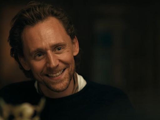 Mike Flanagan Reveals First Look at Tom Hiddleston in New Stephen King Movie