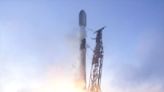 SpaceX launches 22 Starlink satellites from California (video)