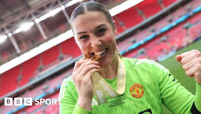 Mary Earps: England goalkeeper joins Paris St-Germain from Man Utd on two-year deal