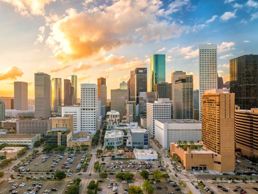 Una ciudad de Texas encabeza la lista de las más sucias del país, según una encuesta - La Opinión