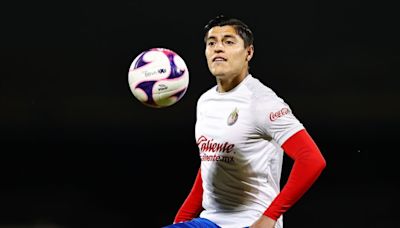 Ronaldo Cisneros, cuarta baja de Chivas