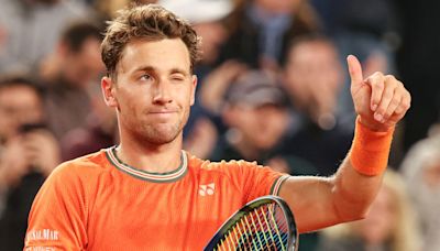 French Open: 'Unbelievable' tweener from Casper Ruud floors Tomas Martin Etcheverry at Roland-Garros - Eurosport