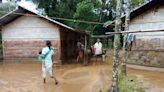 Saleng visits flood affected plain belt, lambasts state government over flood management - The Shillong Times