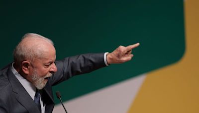 Lula dice que "es una vergüenza" que el Banco Central de Brasil haya mantenido las tasas de interés