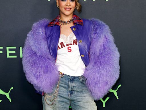 Rihanna se pasea por Nueva York con una reveladora camiseta: 'Estoy retirada'