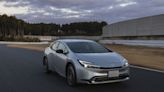 與日本僅差一個多月、首款搭載第五代油電系統，Toyota PRIUS PHEV 第五世代將於 4/25 在台發表