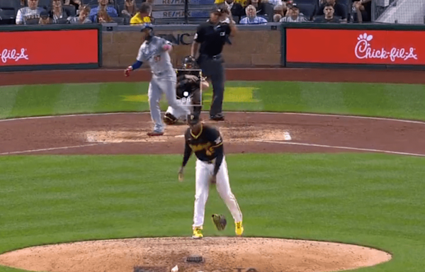 Andrew McCutchen had the best reaction to Aroldis Chapman angrily spiking his glove on an eventual fly out