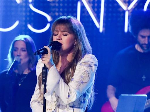 Fans Say Kelly Clarkson's New, 'Flawless' Cover Is Making 'The Hairs on the Back of My Neck Stand Up'
