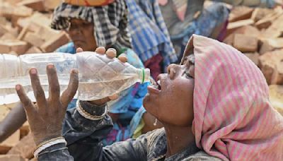 How India's women are feeling the brunt of heatwaves and climate change more than men