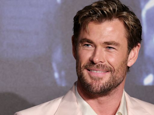 Chris Hemsworth dice que se identifica más con los personajes graciosos que con los héroes