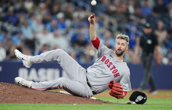 Red Sox reliever Chris Martin placed on injured list with elbow inflammation