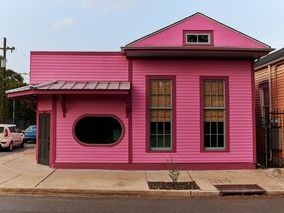 This Hot Pink House Is All About the Big Easy