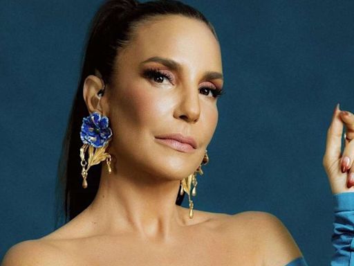 Ivete Sangalo é flagrada na plateia da apresentação das filhas em shopping