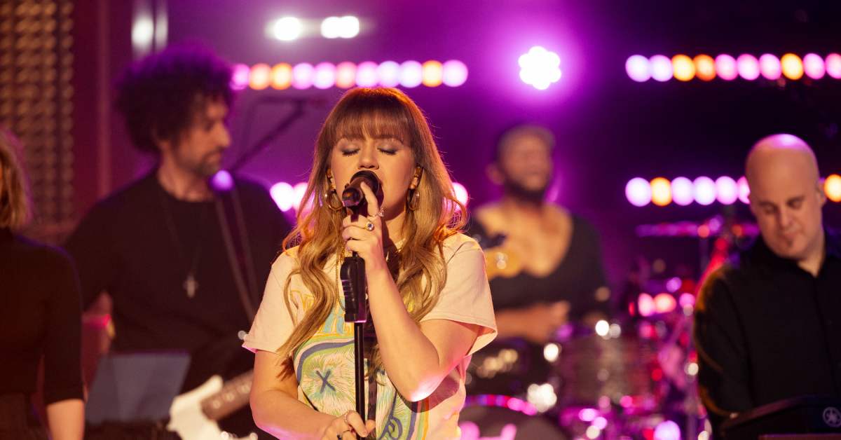 Fans Are 'So Excited' After Kelly Clarkson Shares Sneak Peek at Kellyoke Soundcheck: 'A Perfect Pairing of Vocals'