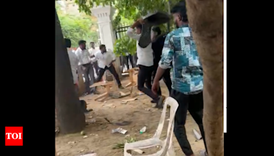 Clashes break out between two groups of advocates in Chennai’s Egmore court | Chennai News - Times of India
