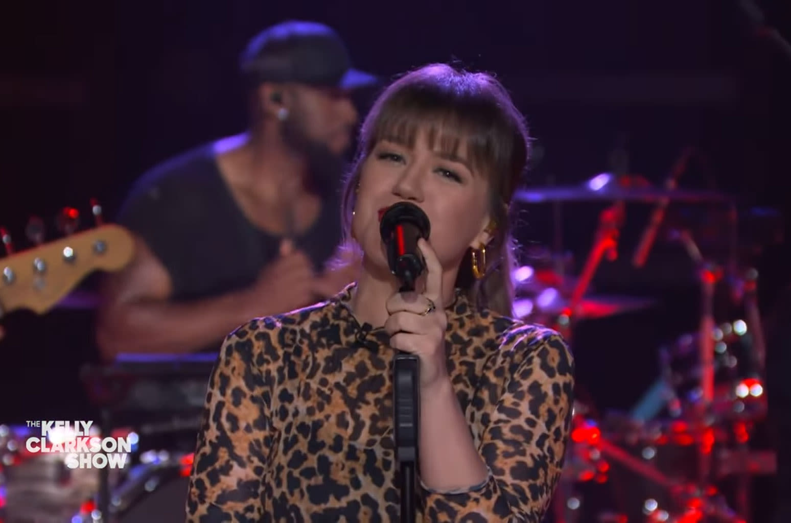 Kelly Clarkson Turns a ‘Bad Idea’ Into a Good One With Olivia Rodrigo Kellyoke Cover