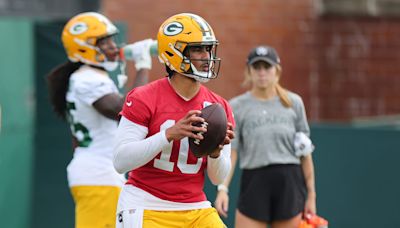 Josh Jacobs has the ultimate praise for Jordan Love in short time with Packers