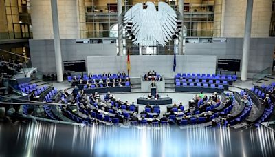 AfD: Bundestag debattiert live über die Spionage-Affäre