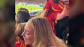 ¡Abrazo de victoria! La sorpresa de Morata a su familia en el triunfo de España - MarcaTV