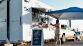 Dueños de camiones de comida combaten tarifa de $100 diarios; ven ‘trasfondo racial’