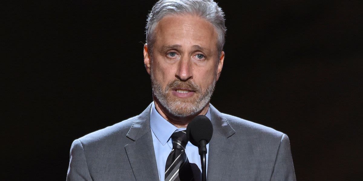 Jon Stewart’s Stunned Reaction At New York Knicks Game Is An Instant Meme