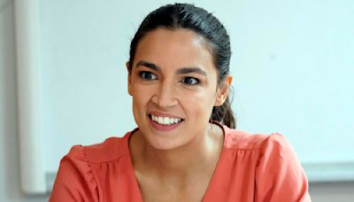 Alexandria Ocasio Cortez barrió en su primaria demócrata, camino a su reelección en noviembre