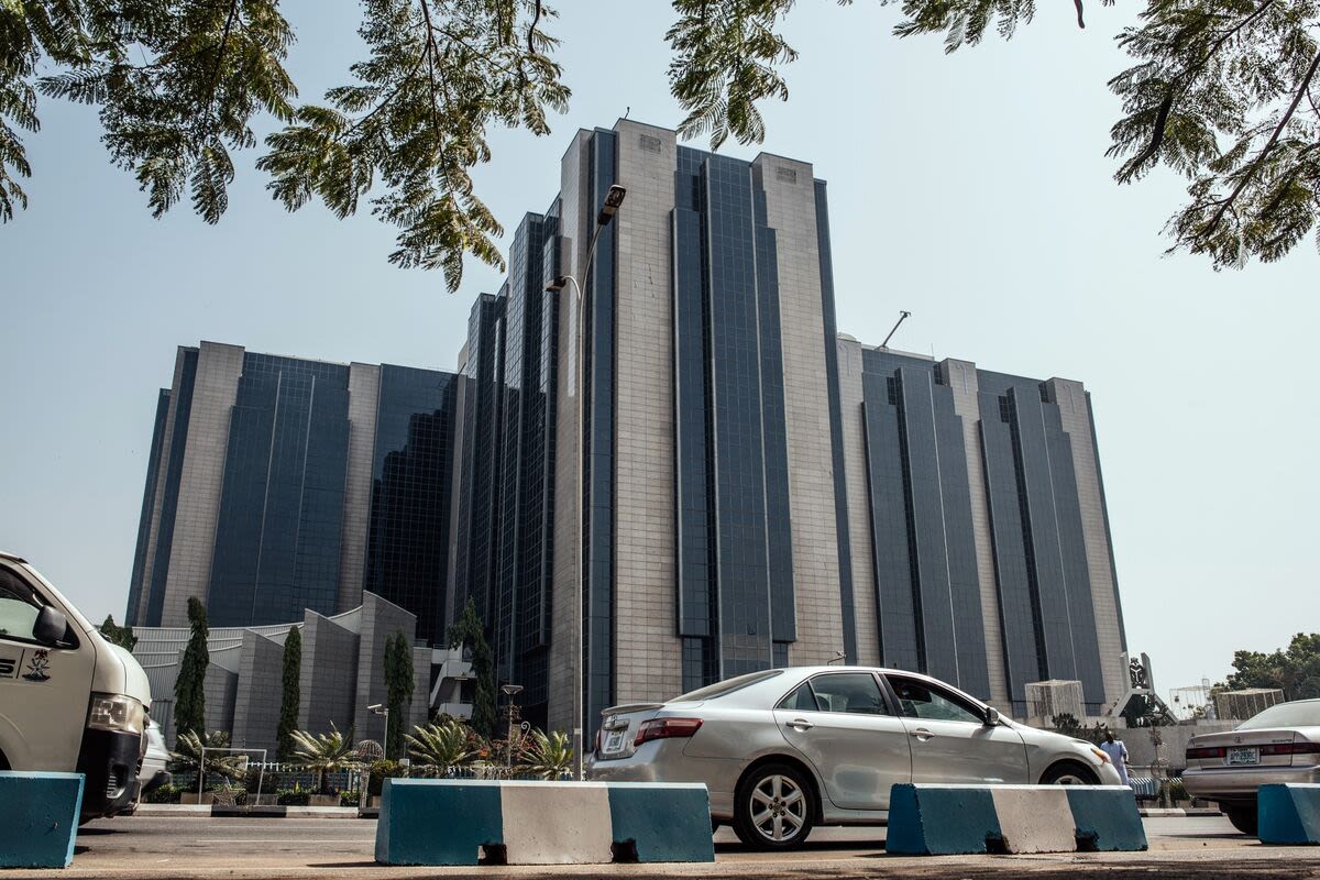 Nigeria Refinances $3.4 Billion Owed to Central Bank With Bonds