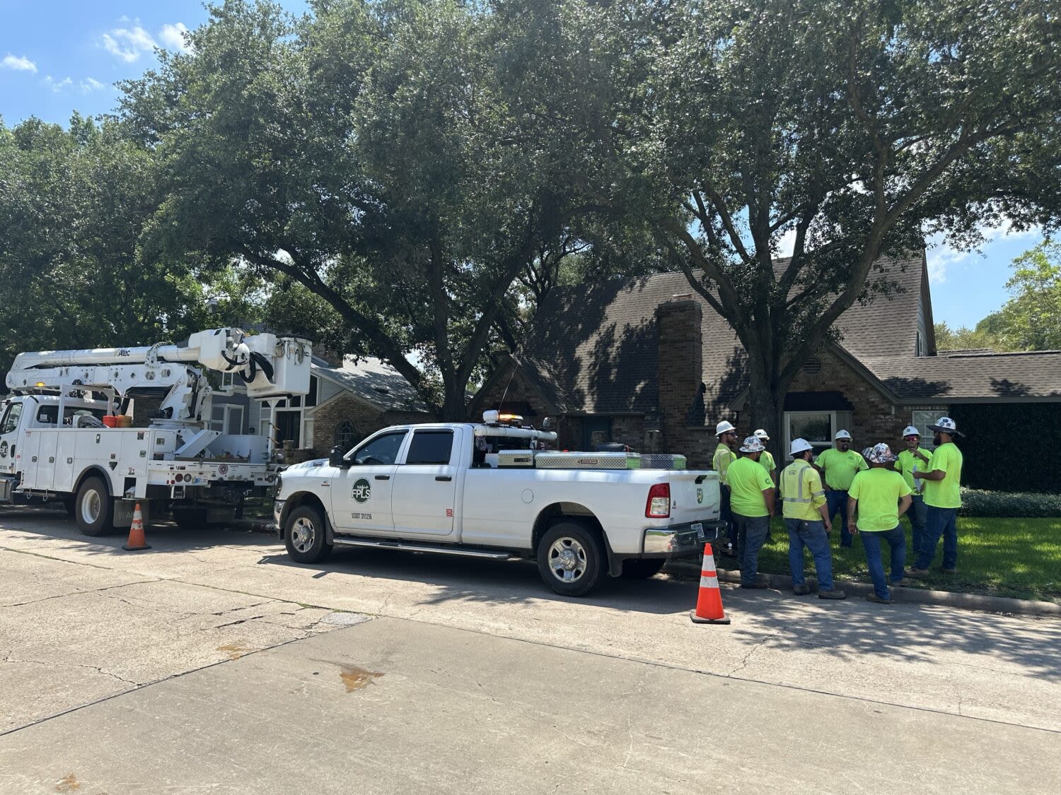 Houston power outages: Abbott says CenterPoint must formulate storm plans as more than 385,000 without power Sunday | Houston Public Media