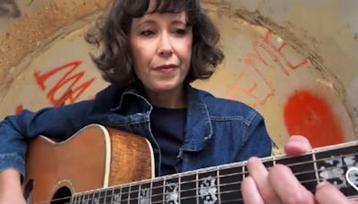 La cantante de folk americana Sarah Lee Guthrie ofrece un concierto en el Palacio de los Angulo