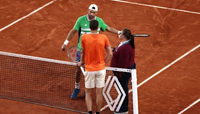 “¿Quieres cambiar al árbitro?”: la surreal escena que marcó el día de furia de Hurkacz en Roland Garros - La Tercera