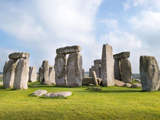 Stonehenge heritage decision delayed by 18 months