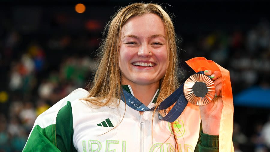 Lady Vol swimmer Mona McSharry wins Ireland’s first medal at 2024 Olympics