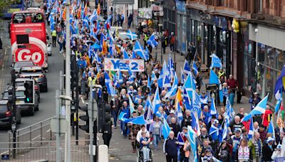 Hundreds take part in march for Scottish independence
