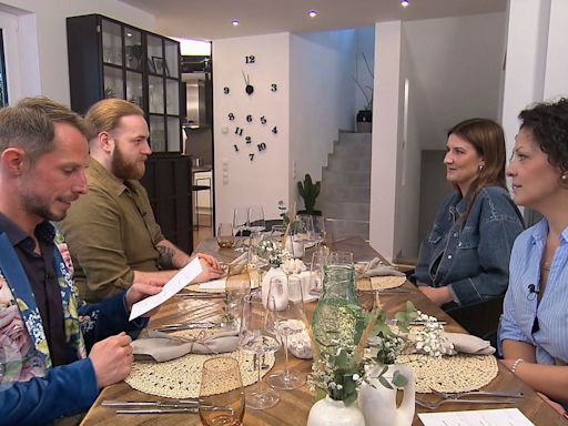 "Dinner"-Gäste spotten über Julias Perfektionismus: "Sie laminiert ihre Rezepte"