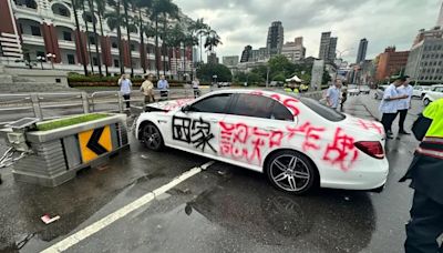 賓士車衝撞畫面曝光！總統府發聲了