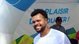 Le champion Jo-Wilfried Tsonga à La Baule pour le passage de la flamme olympique