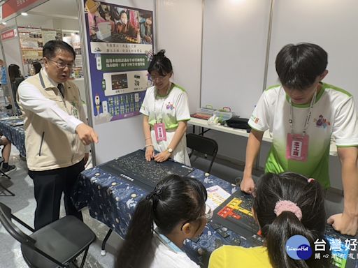 黃偉哲視察中小學科展 邀全國學生來體驗科學趣味與台南400風華