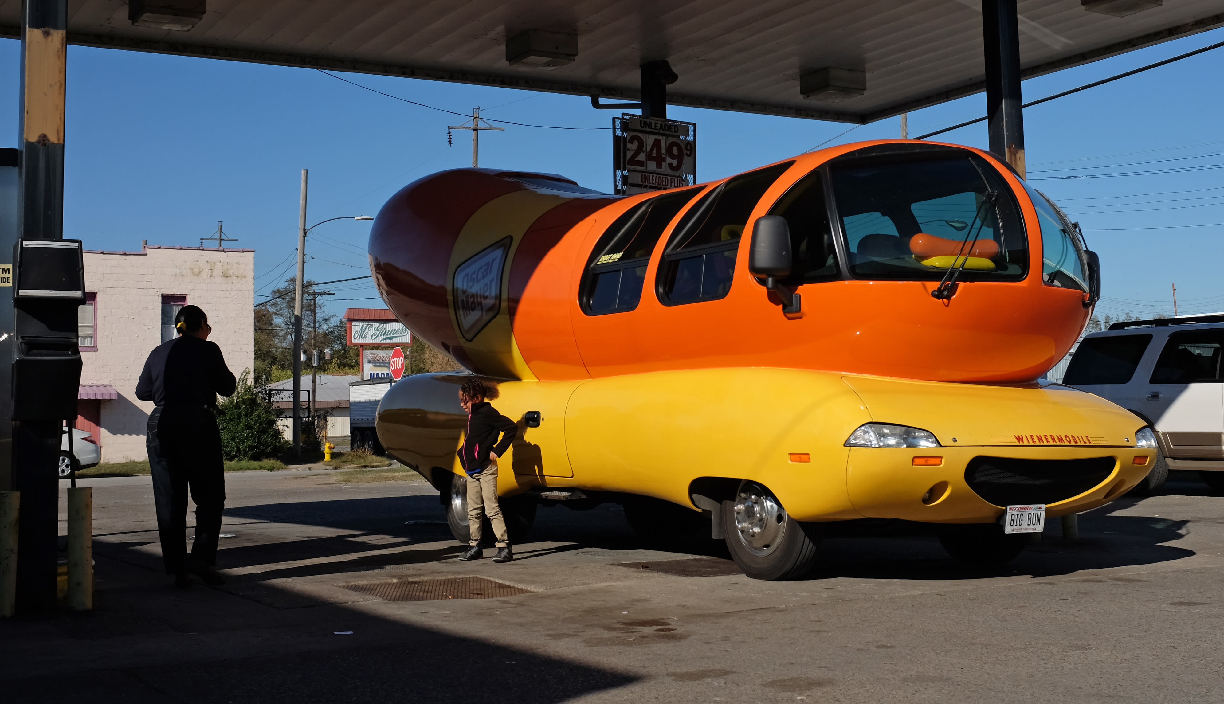 Oscar Mayer Wienermobile crashes on tollway, Illinois State Police say