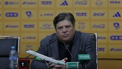 Tigres: Piojo Herrera responde a burlas de Carioca y afición felina por ser sotanero