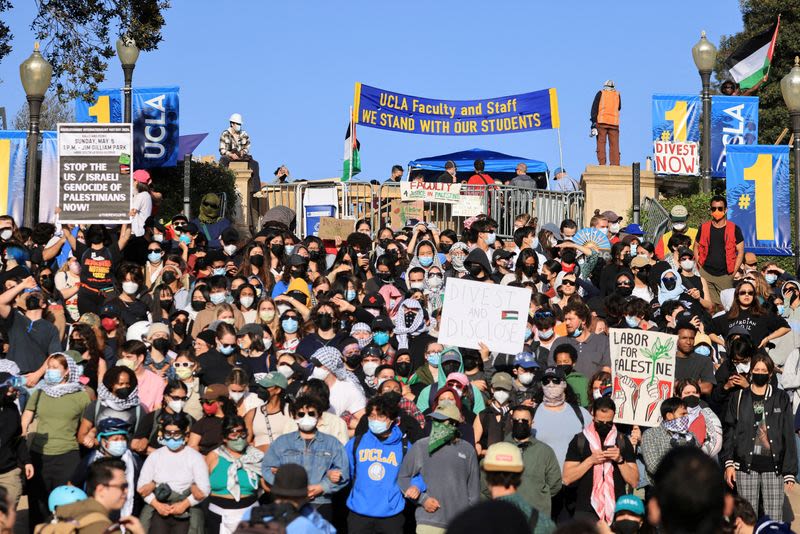 Biden faces tough balancing act as campus protests over Gaza escalate